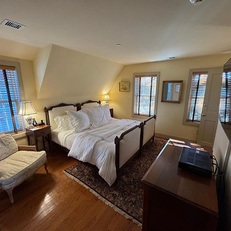 The 1708 House Bed and Breakfast Southampton Eksteriør billede