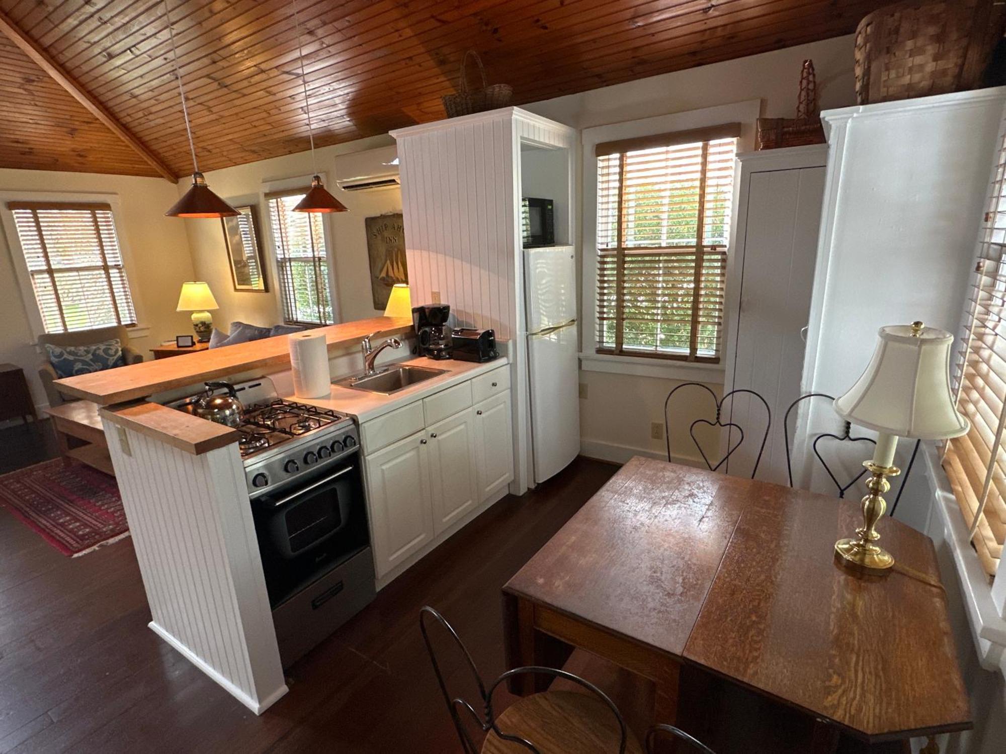 The 1708 House Bed and Breakfast Southampton Eksteriør billede